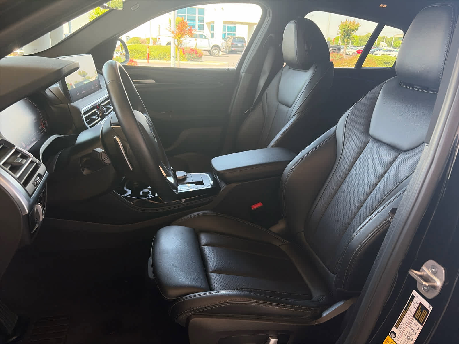 Used 2023 BMW X4 xDrive30i w/ Premium Package AWD/4WD image 9
