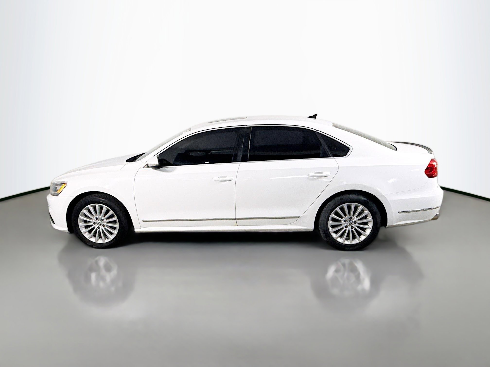 Used 2016 Volkswagen Passat 1.8T SE w/ Lighting Package image 6