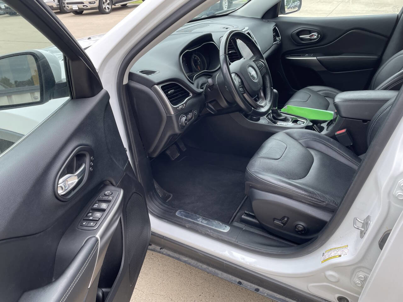 Used 2020 Jeep Cherokee Limited image 5