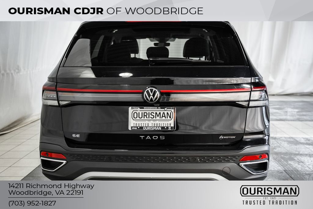 Used 2025 Volkswagen Taos SE w/ Panoramic Sunroof Package image 6