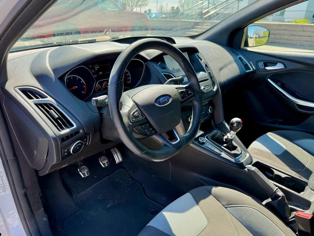 Used 2016 Ford Focus ST image 9