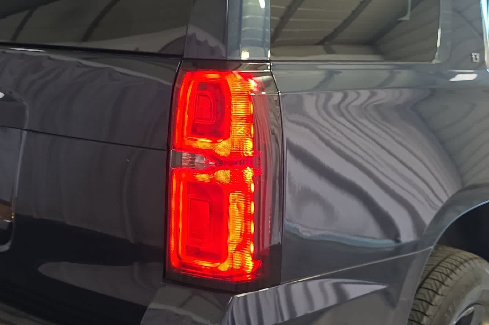 Used 2017 Chevrolet Tahoe LT w/ Luxury Package AWD/4WD image 13