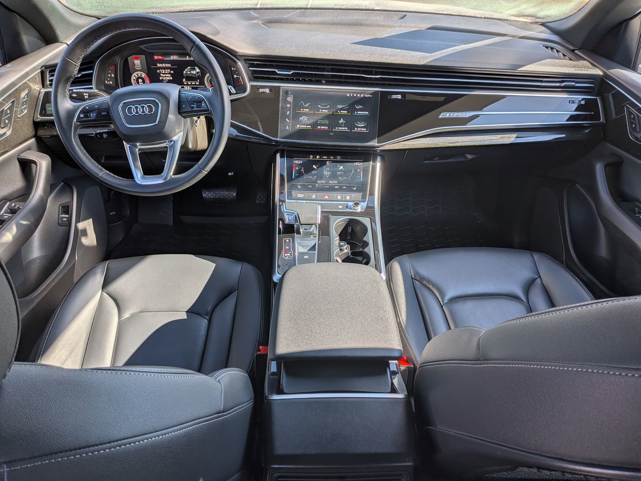 Used 2022 Audi Q8 Premium image 22