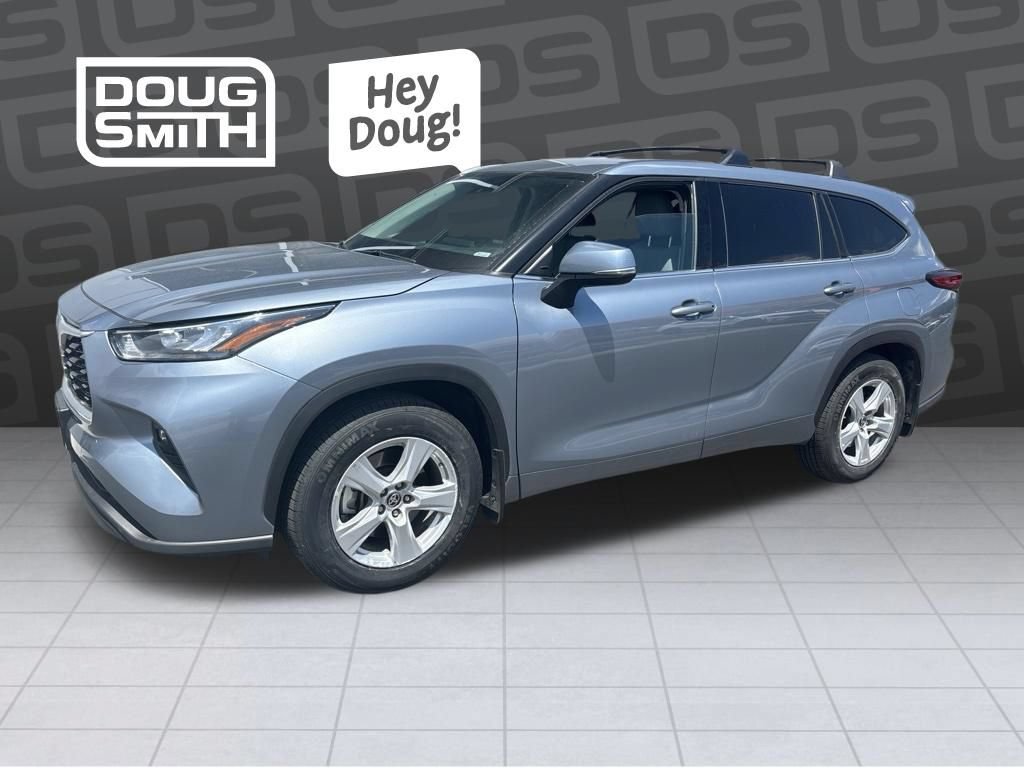 Used 2020 Toyota Highlander LE AWD/4WD image 1