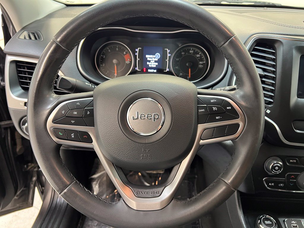 Used 2020 Jeep Cherokee Latitude Plus w/ Comfort/Convenience Group AWD/4WD image 19
