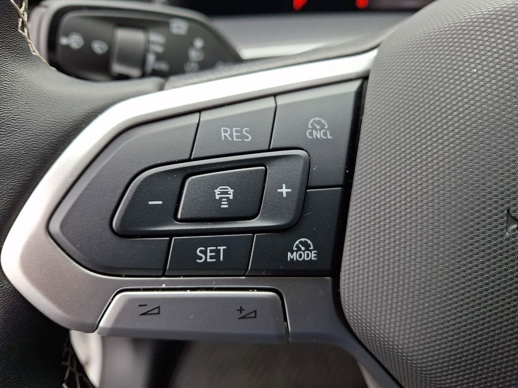 Used 2025 Volkswagen Tiguan S image 19