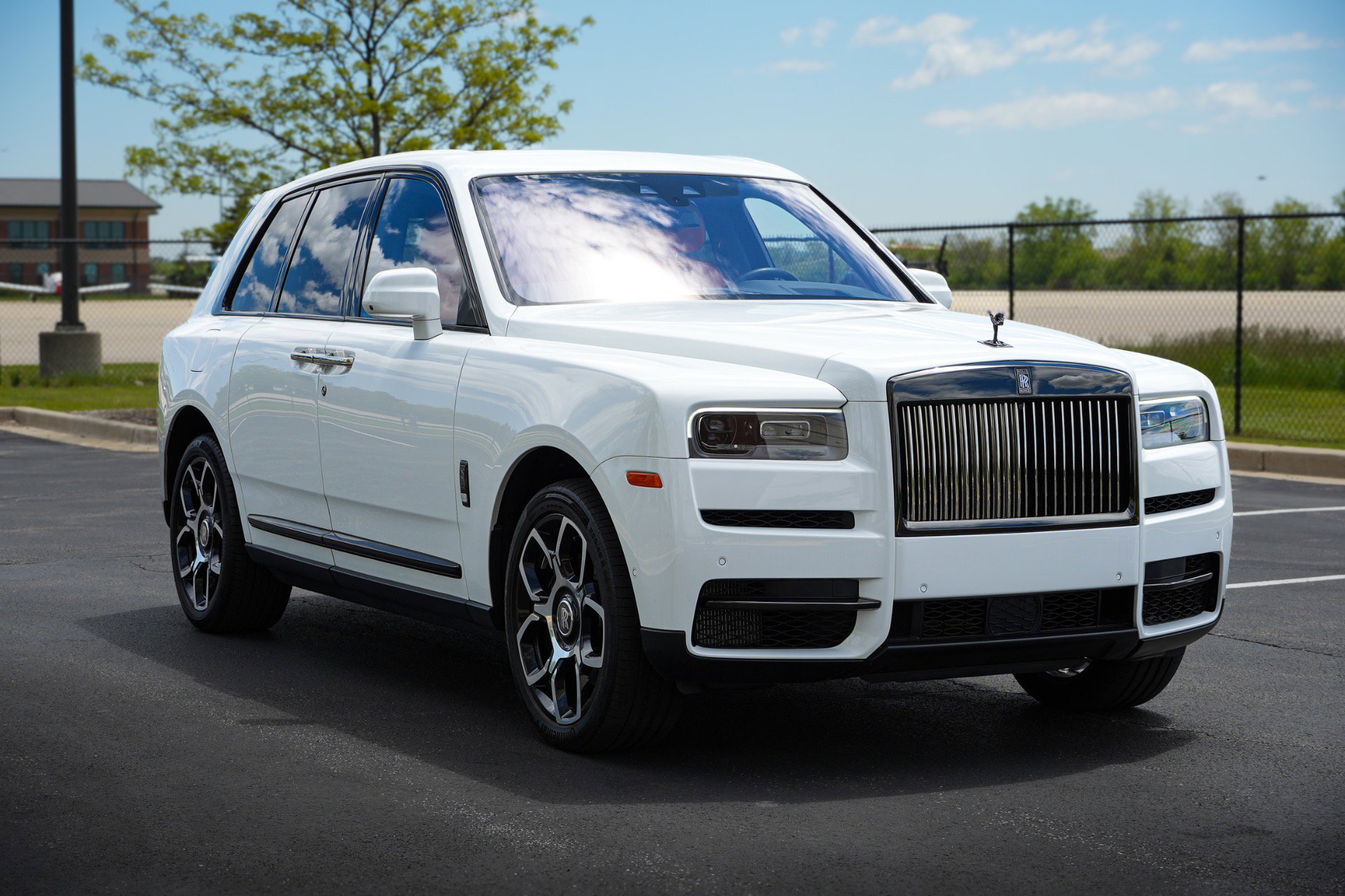 Used 2023 Rolls-Royce Cullinan Black Badge AWD/4WD image 4