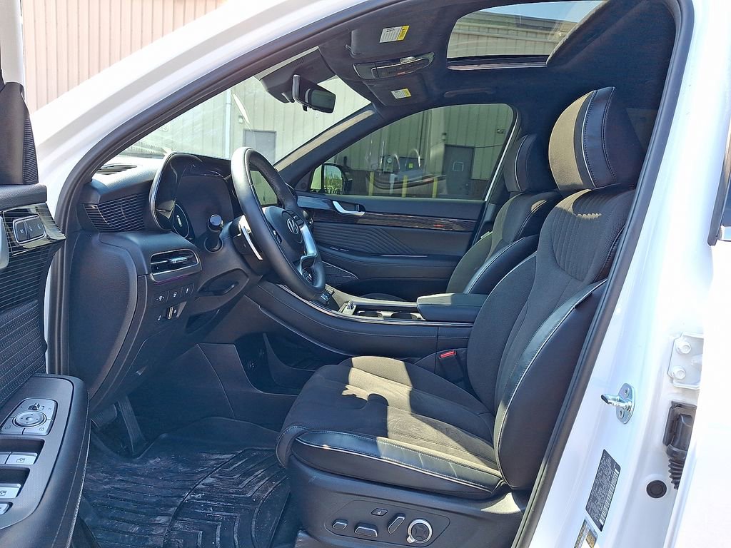 Used 2025 Hyundai Palisade Calligraphy image 3