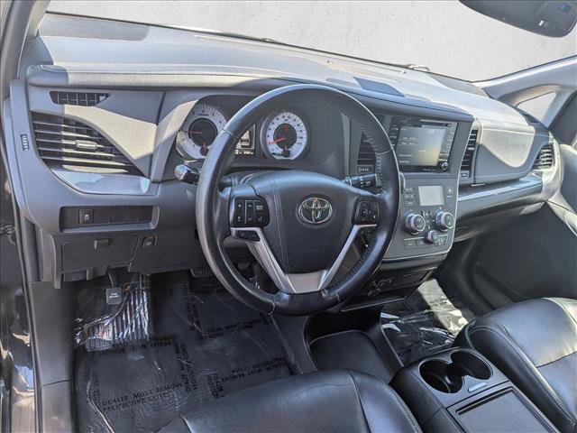 Used 2018 Toyota Sienna SE w/ Carpet Mat Package FWD image 10