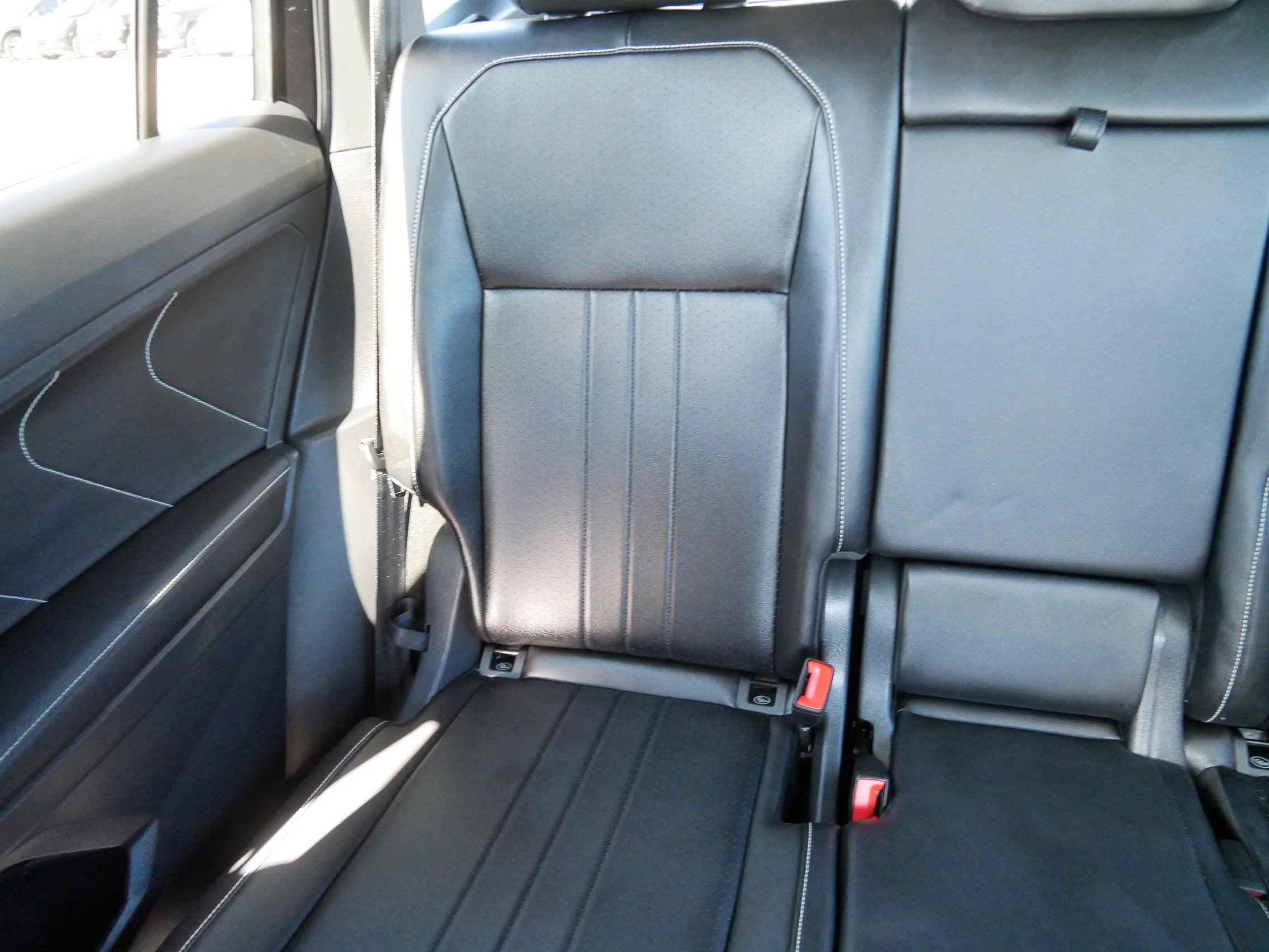 Used 2024 Volkswagen Tiguan SE R-Line w/ MDO Package, Two-Row image 12