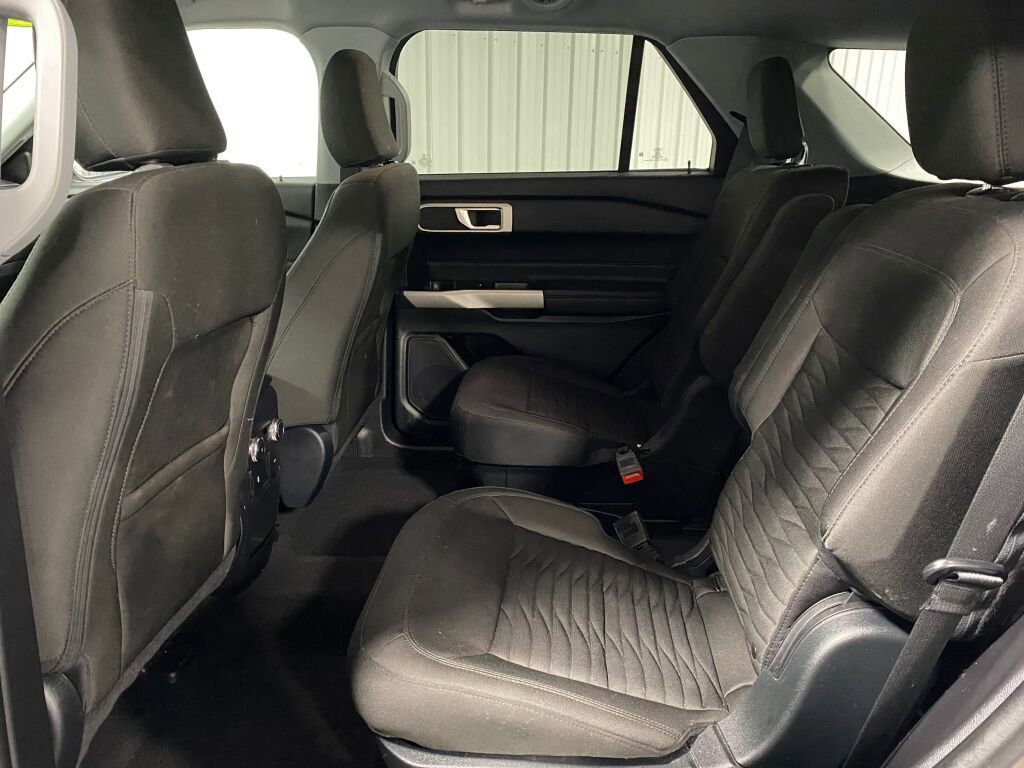 Used 2021 Ford Explorer XLT image 6