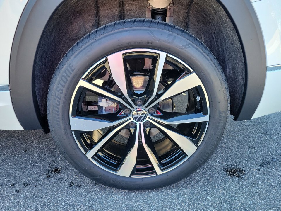 New 2026 Volkswagen Atlas SEL Premium R-Line image 22