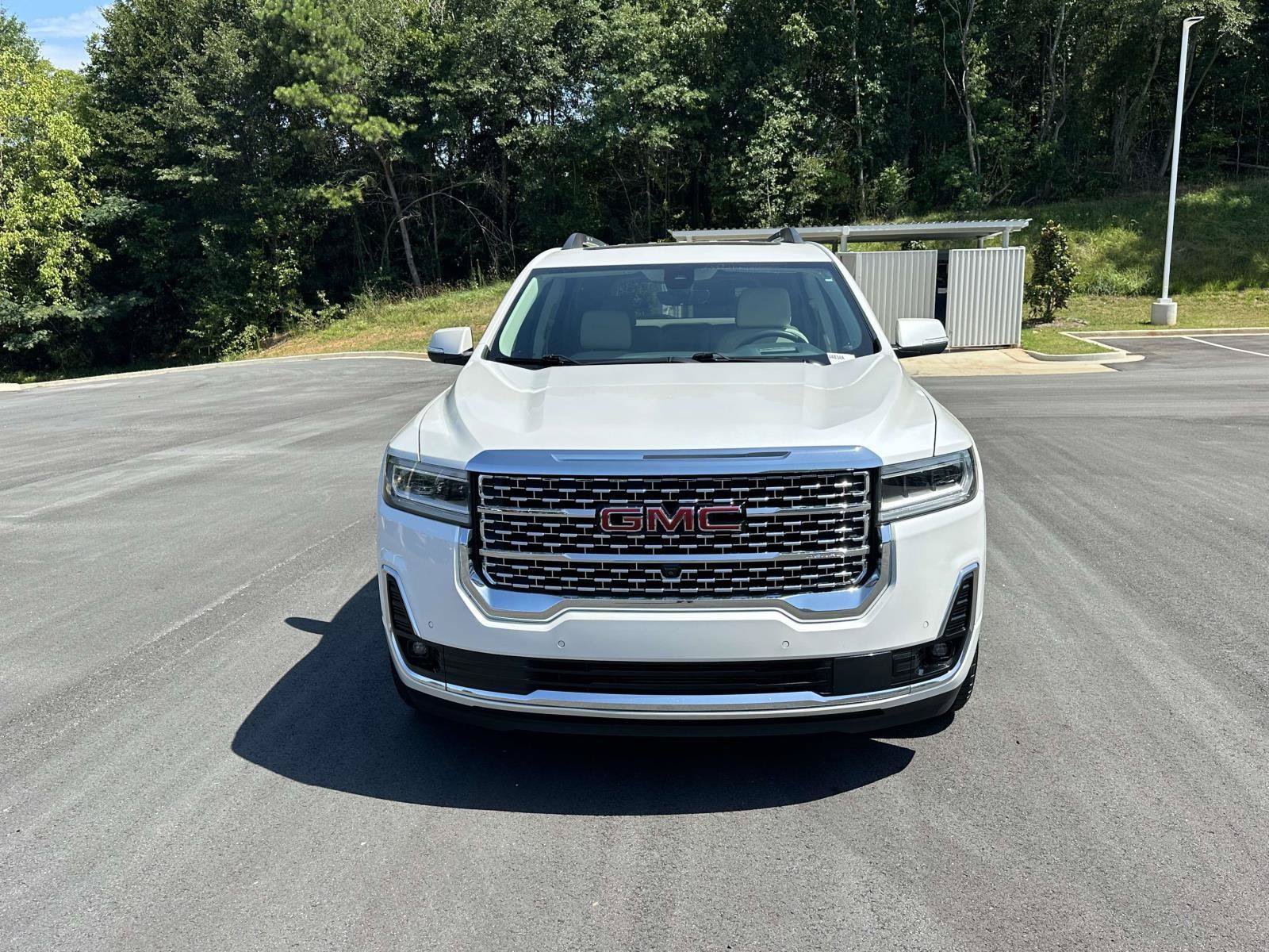 Used 2021 GMC Acadia Denali w/ Denali Technology Package FWD image 2