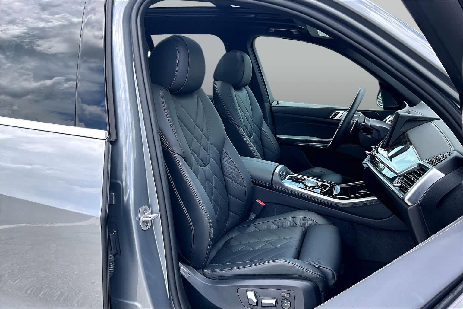 Used 2025 BMW X5 sDrive40i w/ Premium Package RWD image 9