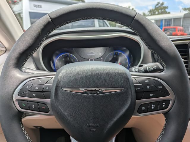 Used 2024 Chrysler Pacifica Touring-L AWD/4WD image 40