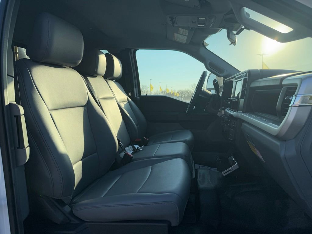 New 2025 Ford F450 XL w/ XL Chrome Package image 17