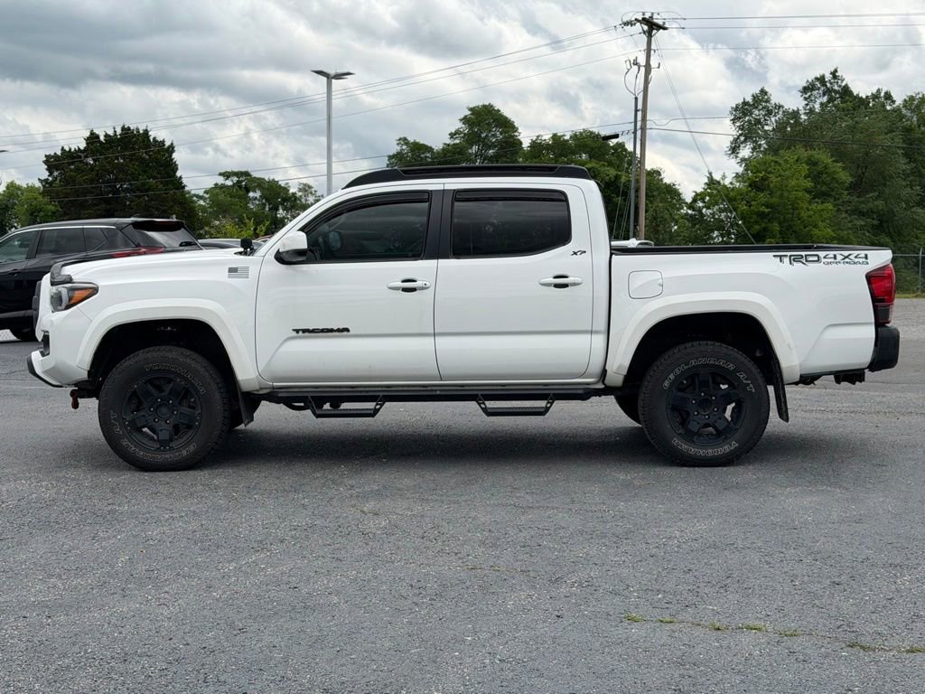 Used 2018 Toyota Tacoma SR5 AWD/4WD image 8