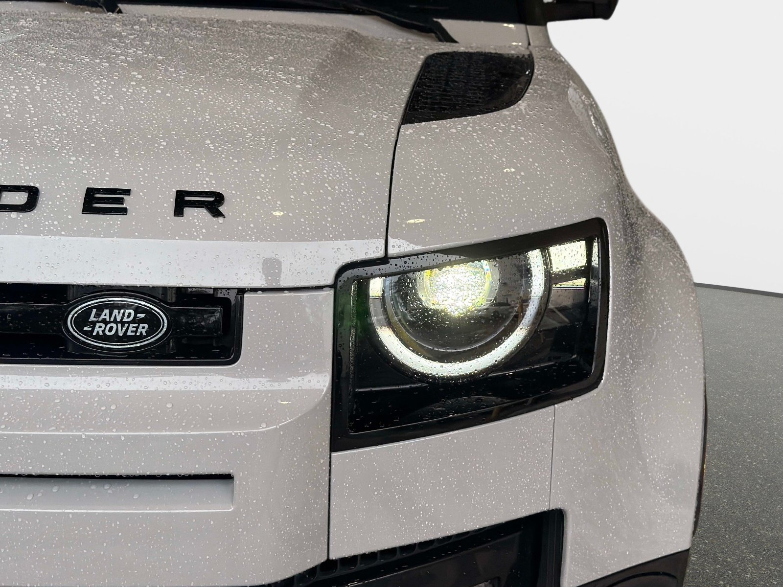 New 2026 Land Rover Defender 110 X-Dynamic SE AWD/4WD image 9