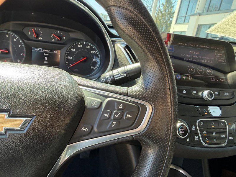 Used 2020 Chevrolet Malibu LT FWD image 25