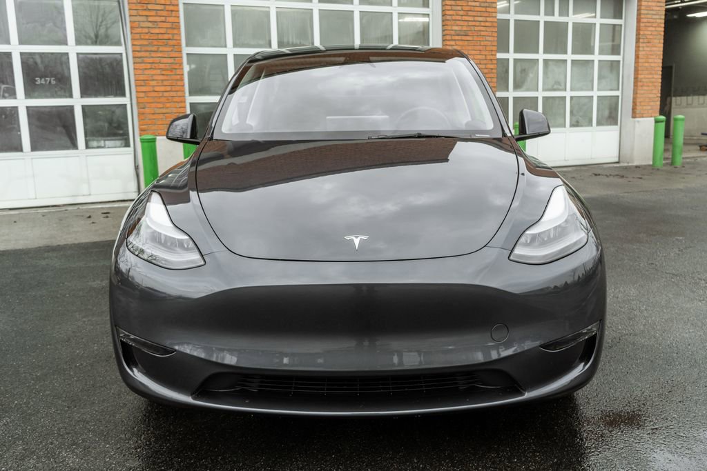 Used 2023 Tesla Model Y Long Range image 32