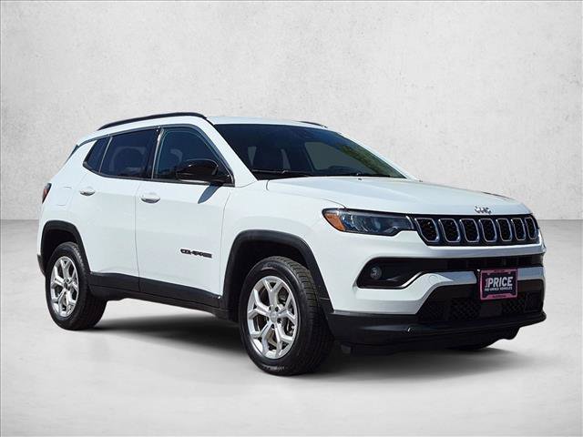 Used 2024 Jeep Compass Latitude AWD/4WD image 3