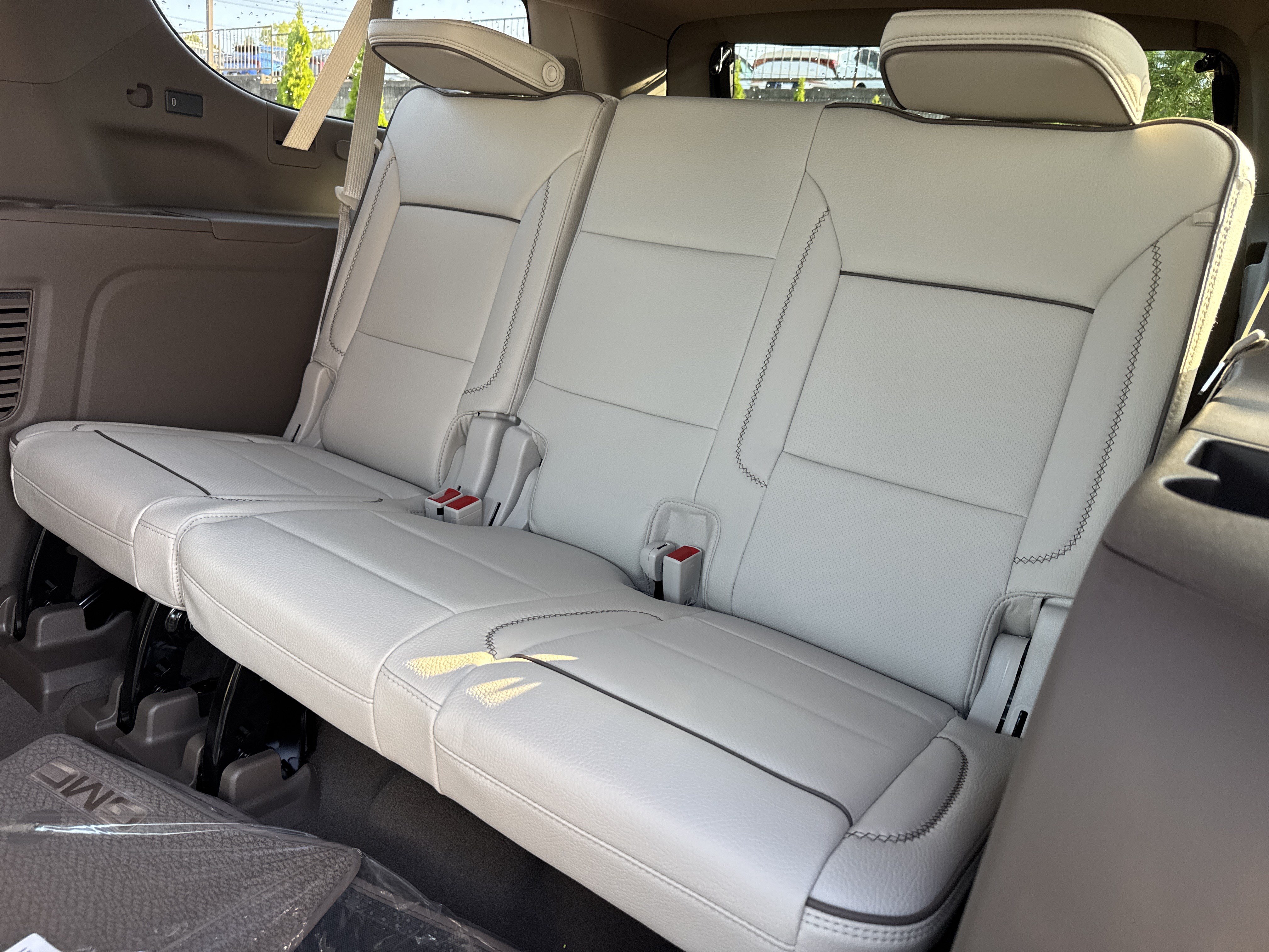 New 2026 GMC Yukon XL Denali w/ Sun & Power Step Package AWD/4WD image 33