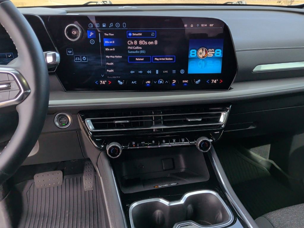 Used 2025 Chevrolet Traverse LT w/ Driver Confidence Package image 21