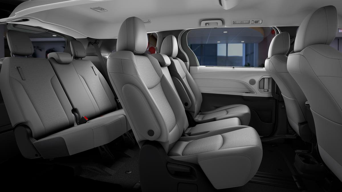 New 2026 Toyota Sienna LE FWD image 3