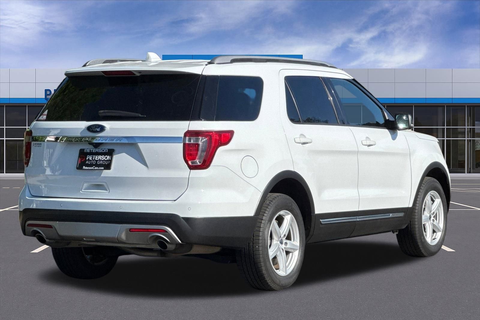 Used 2017 Ford Explorer XLT AWD/4WD image 4