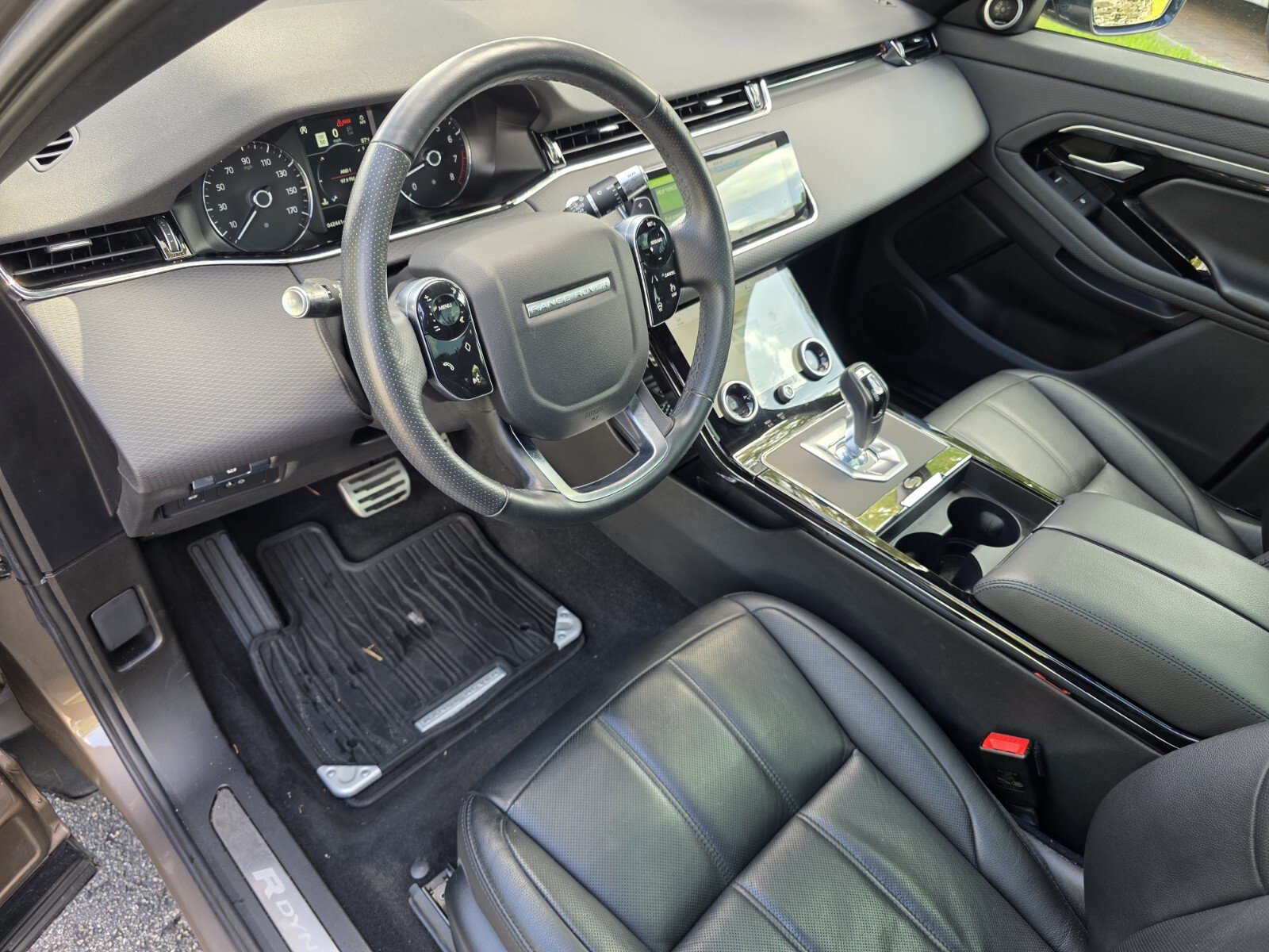 Used 2020 Land Rover Range Rover Evoque R-Dynamic S AWD/4WD image 11