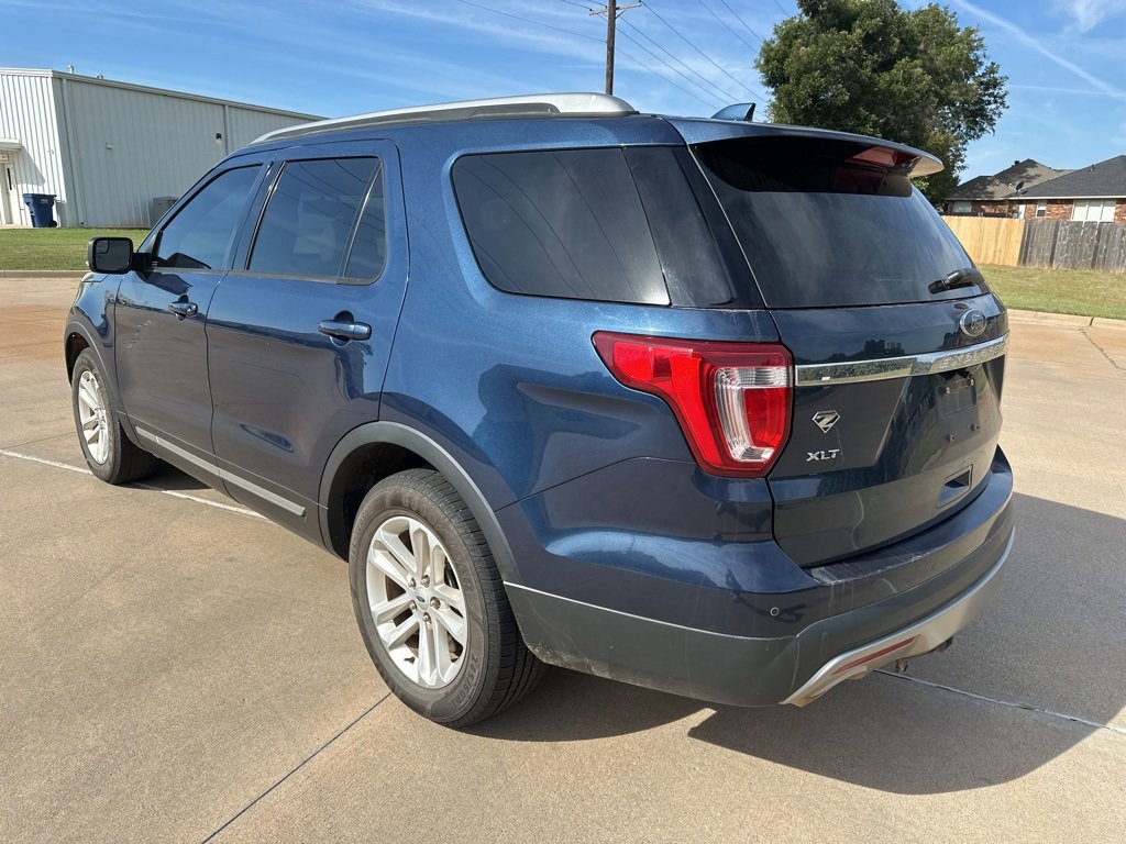 Used 2017 Ford Explorer XLT w/ Equipment Group 201A image 2