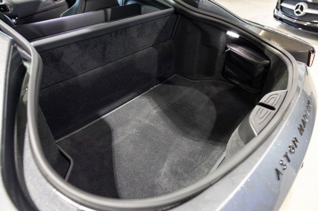 Used 2023 Aston Martin V8 Vantage Coupe image 35