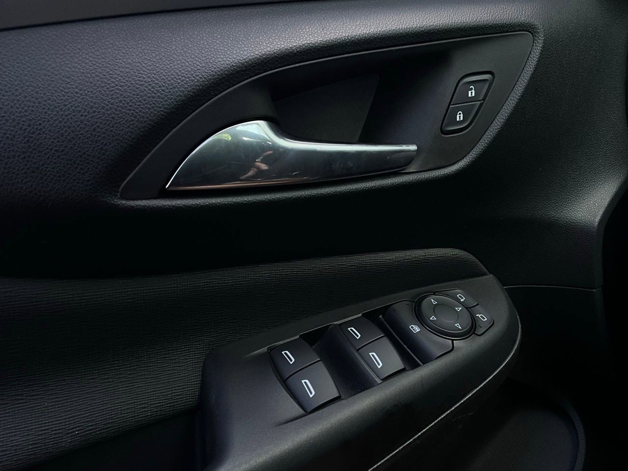 Used 2025 Buick Envista Preferred image 19