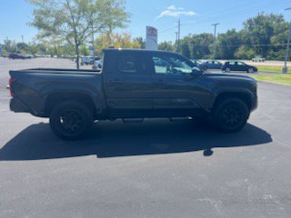 Used 2025 Toyota Tacoma SR5 AWD/4WD image 6