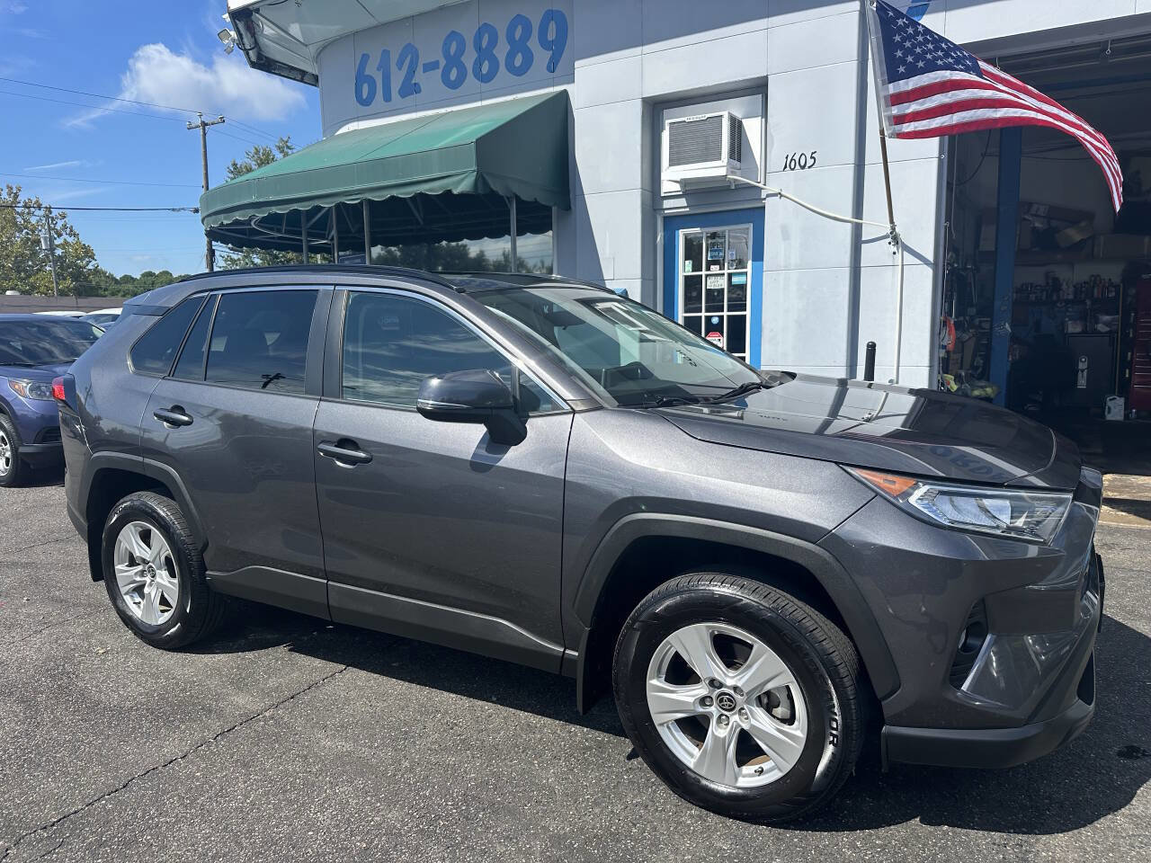 Used 2021 Toyota RAV4 XLE w/ Convenience Package image 3