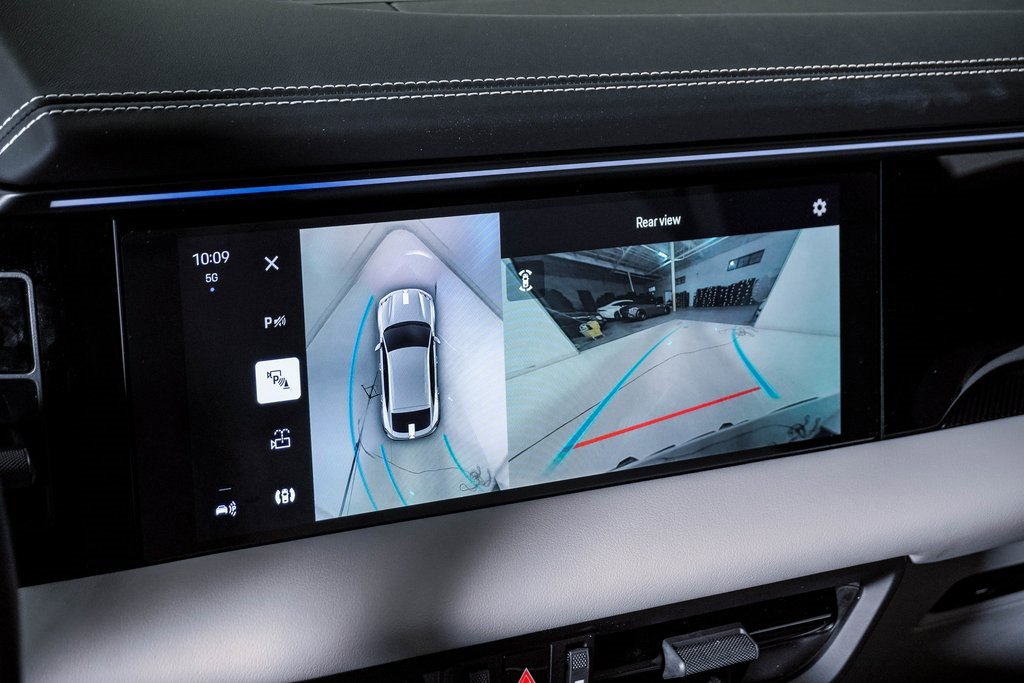 New 2025 Porsche Macan 4 Electric image 23