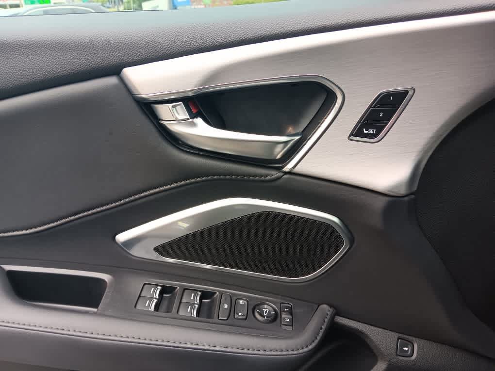 Used 2024 Acura RDX SH-AWD image 28