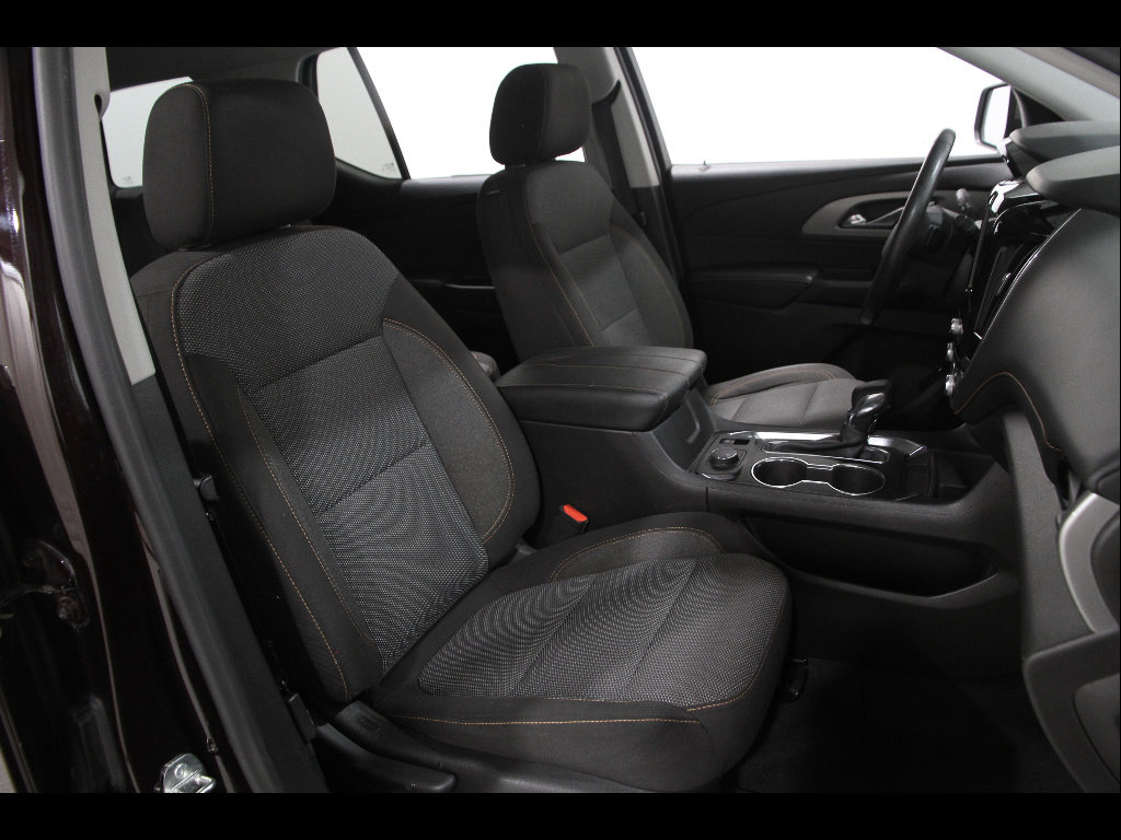Used 2021 Chevrolet Traverse LT image 17