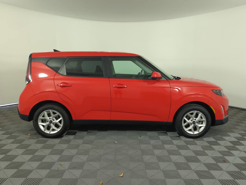 Used 2025 Kia Soul LX w/ LX Technology Package image 8
