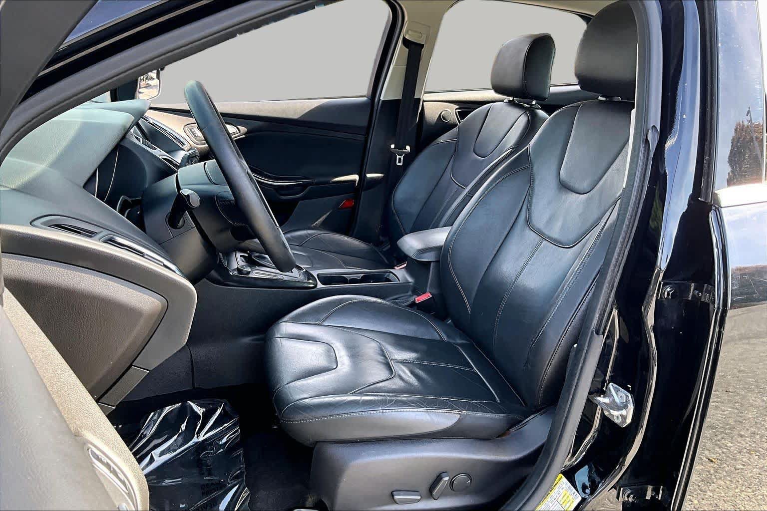 Used 2016 Ford Focus Titanium FWD image 8