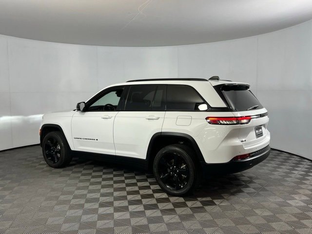 Used 2023 Jeep Grand Cherokee Altitude image 8