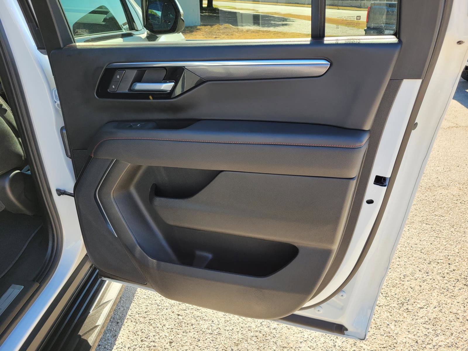 Used 2026 Chevrolet Suburban RST RWD image 11