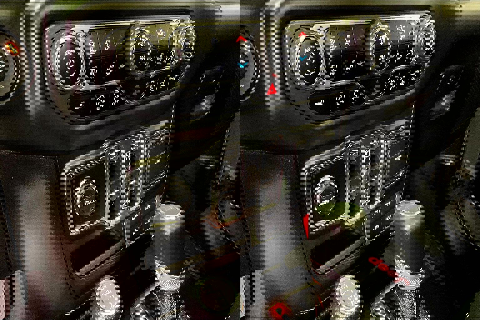 Used 2020 Jeep Gladiator Overland image 16