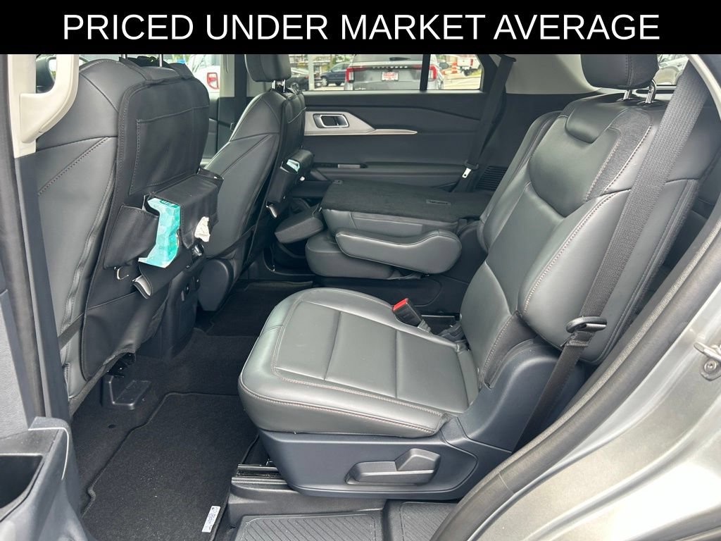 Used 2025 Ford Explorer Active w/ Active Comfort Package AWD/4WD image 16