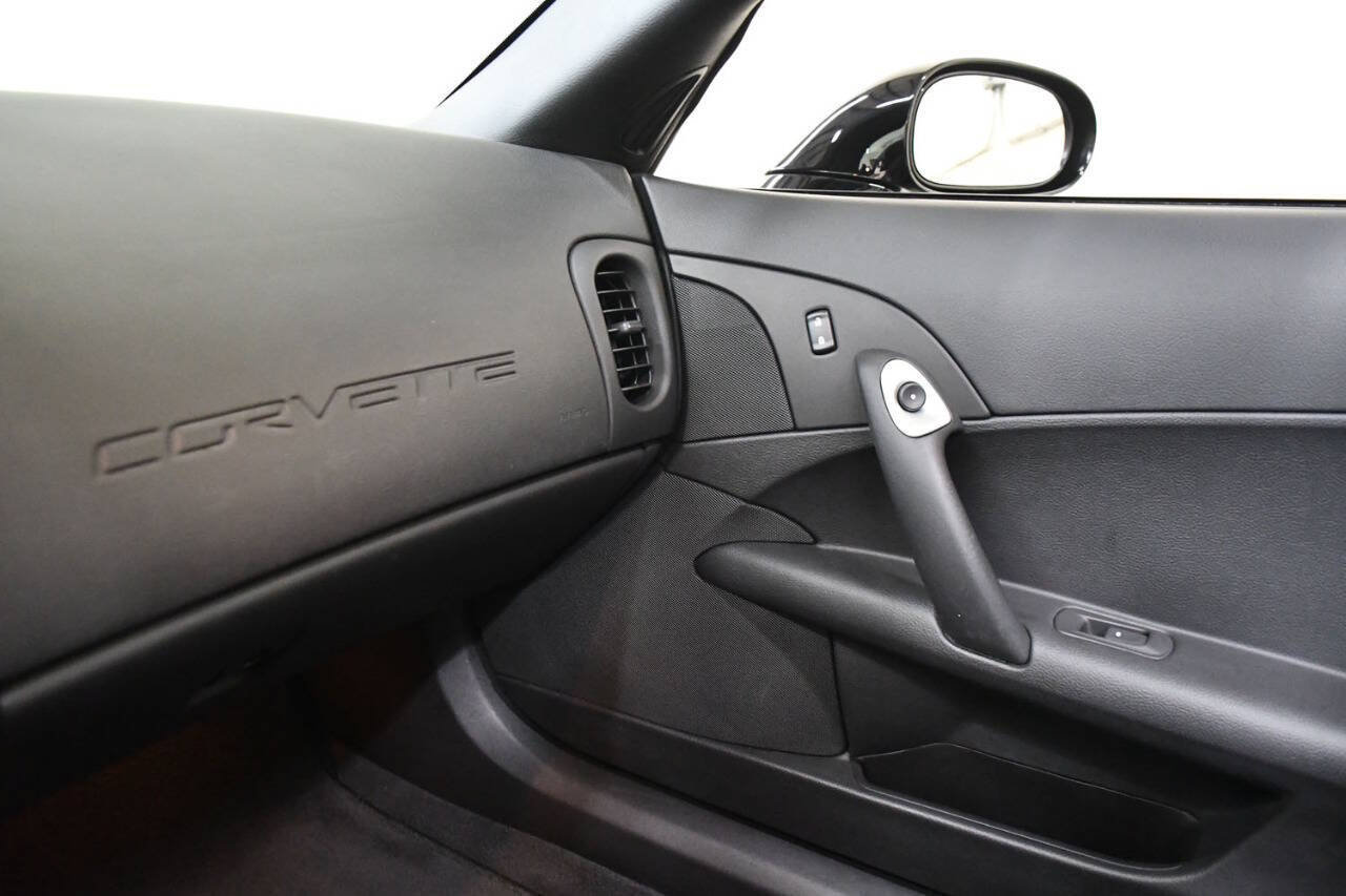Used 2011 Chevrolet Corvette Coupe w/ 1LT RWD image 20