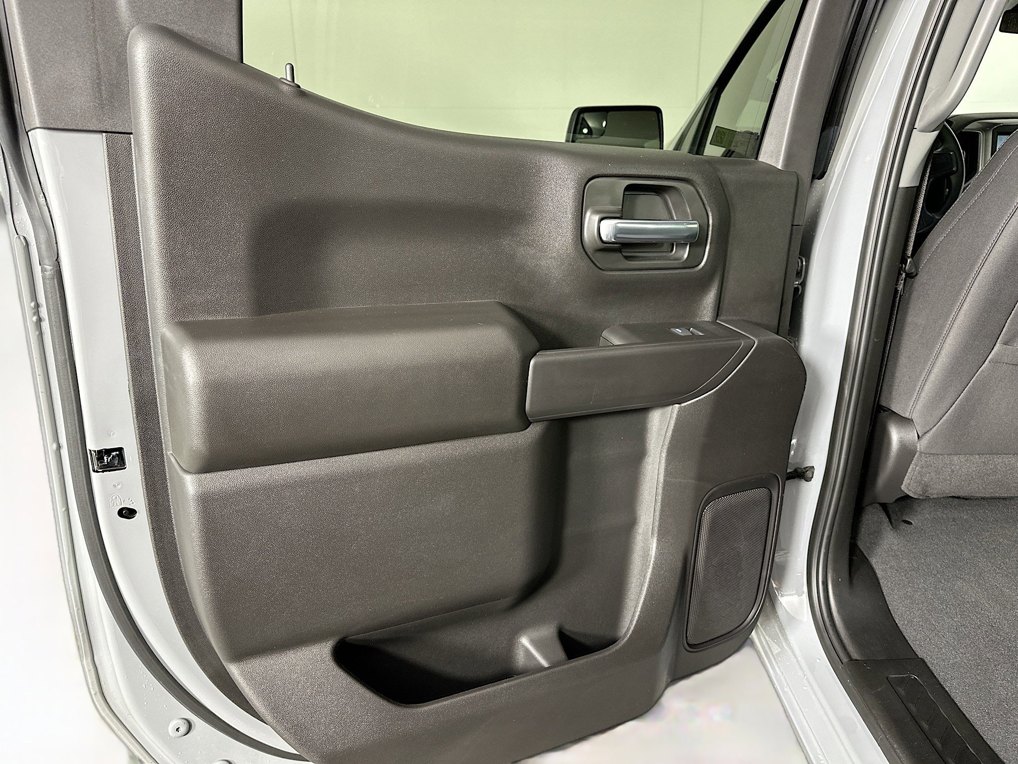 Used 2025 Chevrolet Silverado 1500 Custom image 25