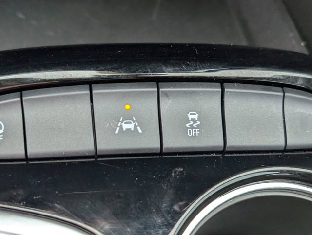 Certified 2025 Buick Encore GX Preferred FWD image 17