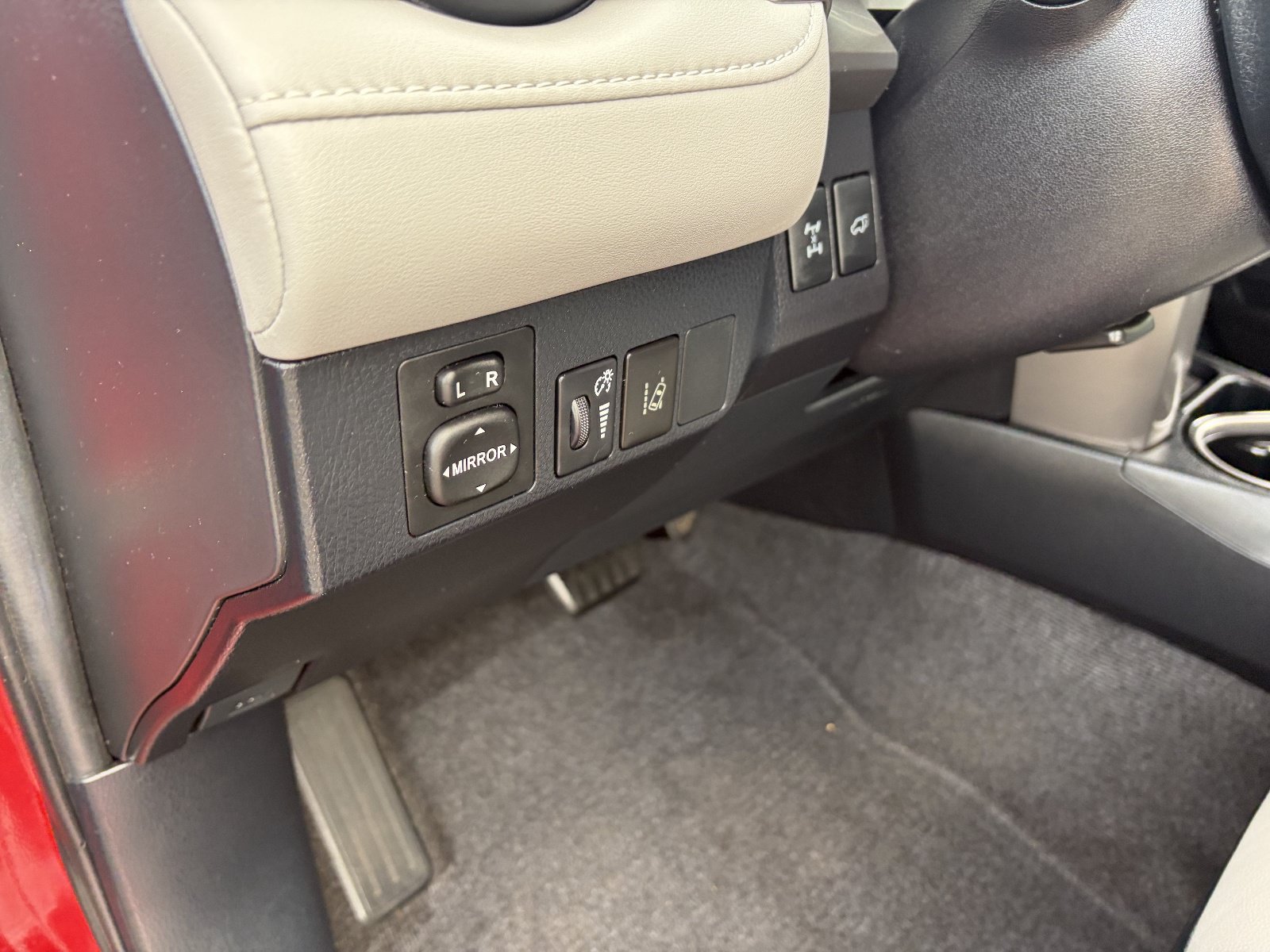 Used 2016 Toyota RAV4 Limited AWD/4WD image 23