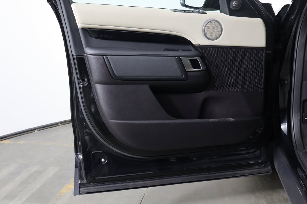 Used 2018 Land Rover Discovery SE AWD/4WD image 18
