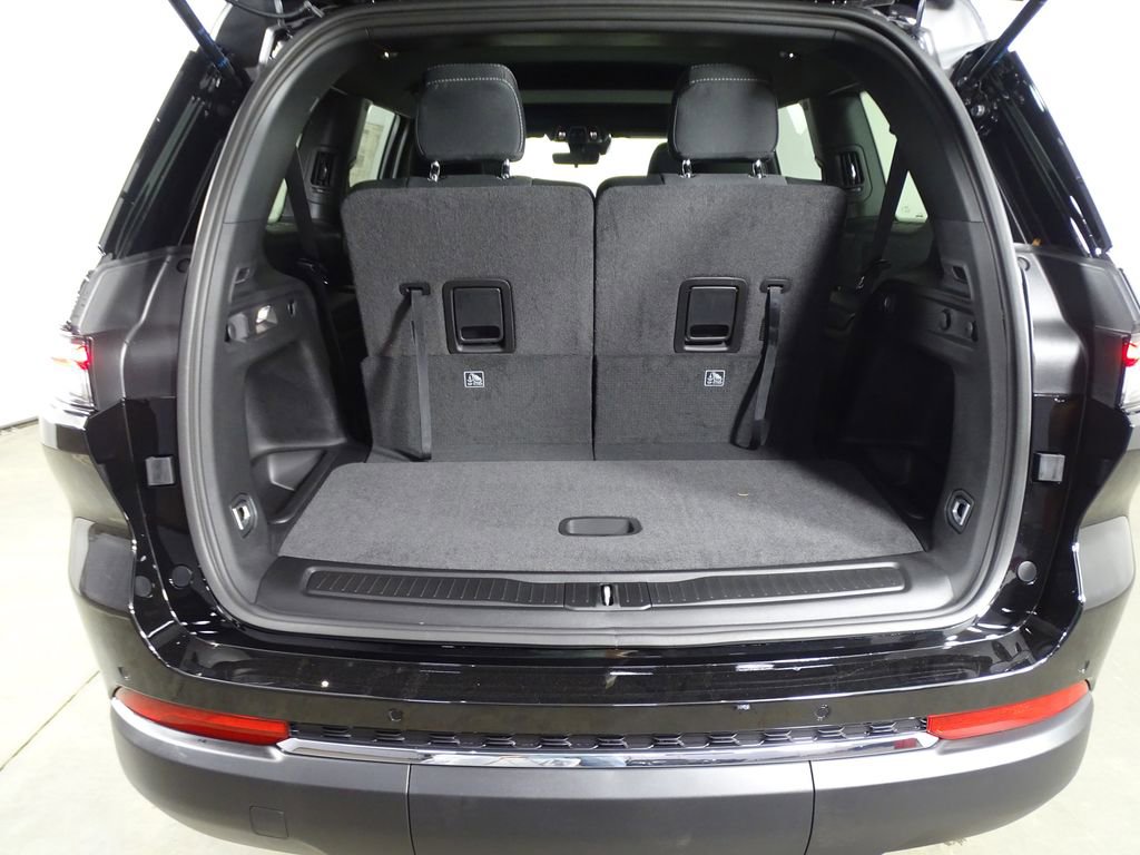 New 2025 Jeep Grand Cherokee L Laredo image 15
